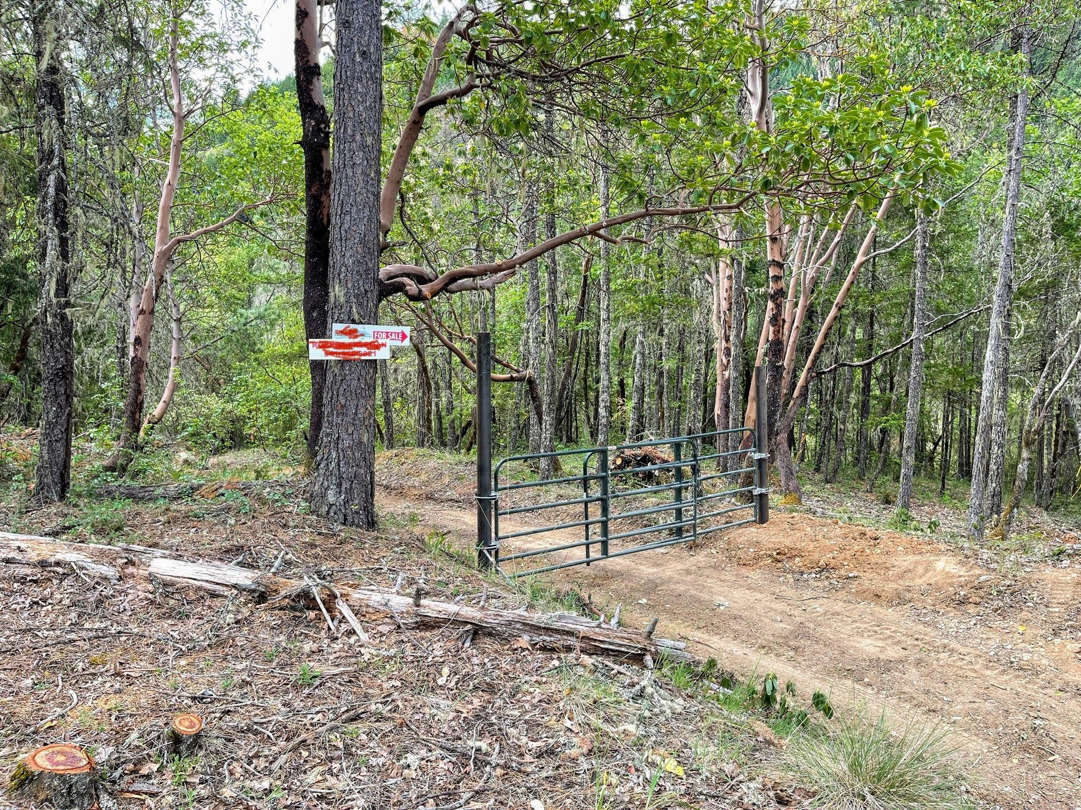 38.62 Granite Hill Road Grants Pass, OR 97526 - Photo 2 of 14 gate