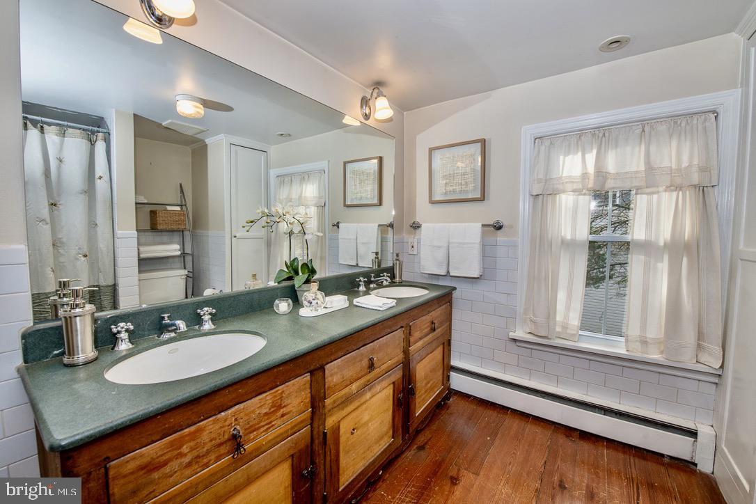295 Balligomingo Road Conshohocken, PA 19428 - Photo 15 of 27 Renovated Hall Bath