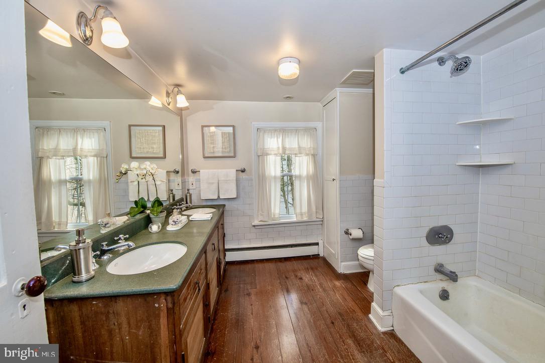 295 Balligomingo Road Conshohocken, PA 19428 - Photo 16 of 27 Hall Bath