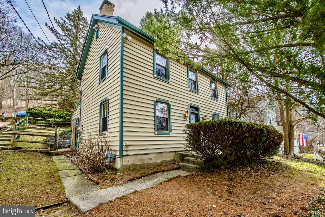 295 Balligomingo Road Conshohocken, PA 19428 - Photo 27 of 27 Front entrance of vintage "Saltbox colonial