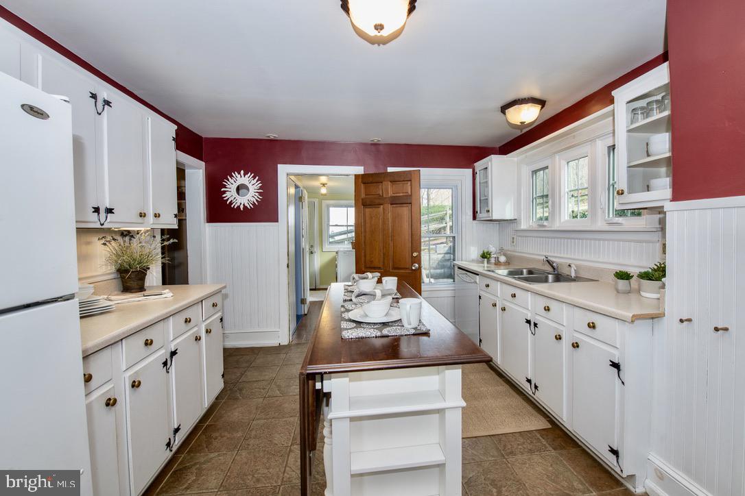 295 Balligomingo Road Conshohocken, PA 19428 - Photo 7 of 27 Kitchen has stone tile floor