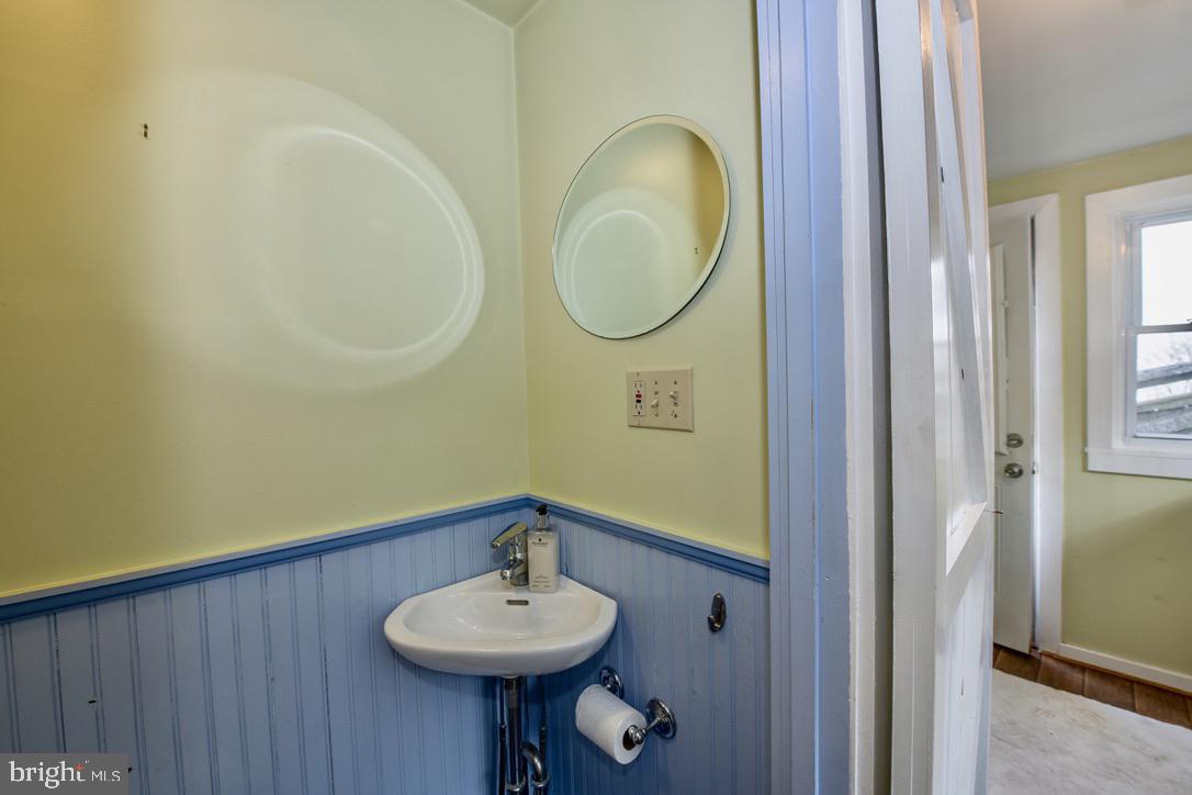 295 Balligomingo Road Conshohocken, PA 19428 - Photo 10 of 27 Powder Room