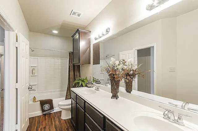 $1,799 | 64 Woodland Hills Drive, Unit B, Conroe, TX 77303