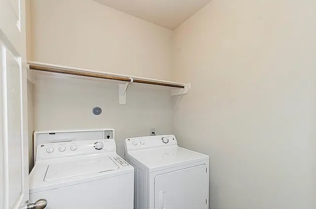 $1,799 | 64 Woodland Hills Drive, Unit B, Conroe, TX 77303