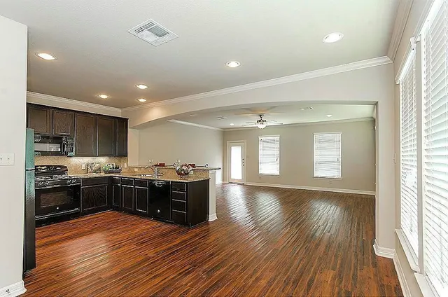 $1,799 | 64 Woodland Hills Drive, Unit B, Conroe, TX 77303