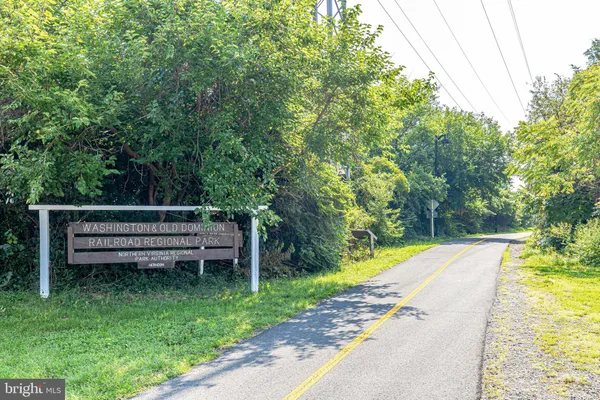 $1,175,000 | 714 Old Hunt Way, Herndon, VA 20170