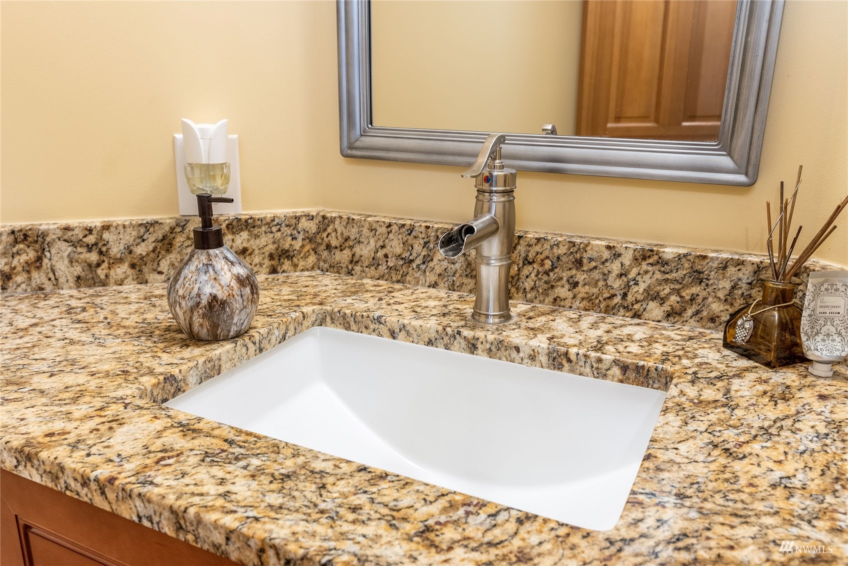 1807 Field Avenue Northeast Renton, WA 98059 - Photo 22 of 38 a bathroom with a bathtub and sink