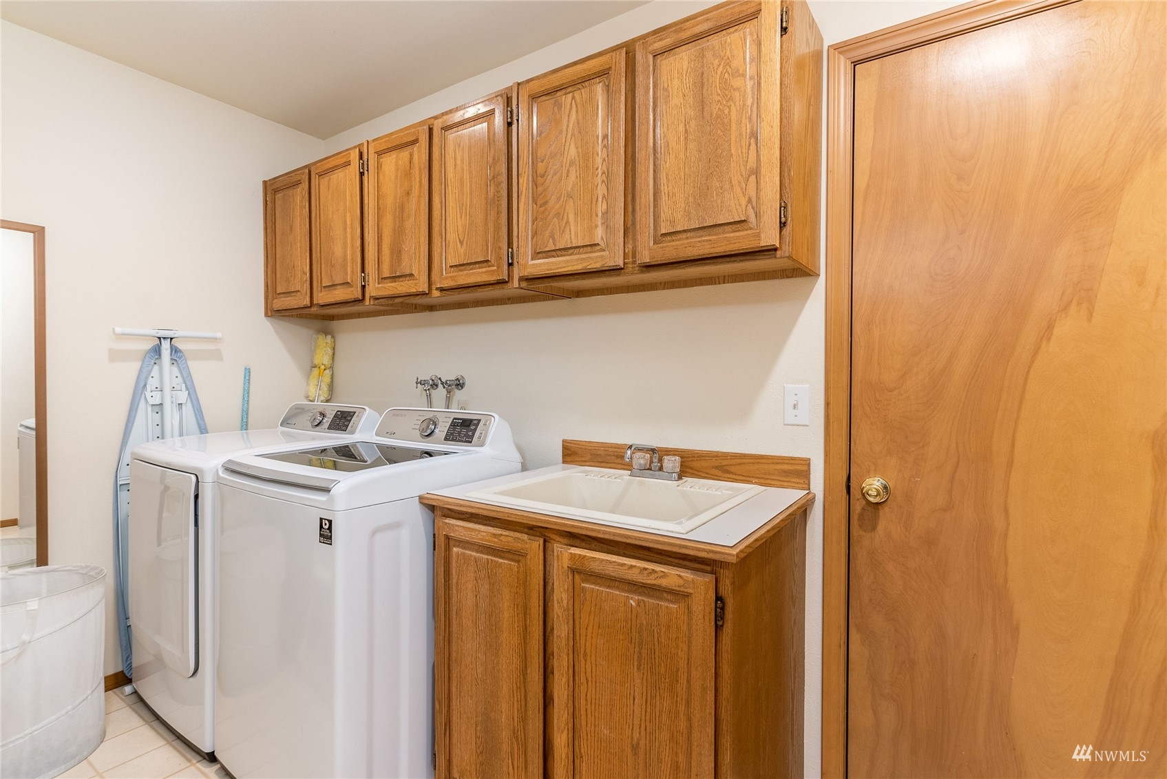 1807 Field Avenue Northeast Renton, WA 98059 - Photo 23 of 38 a utility room with dryer and washer