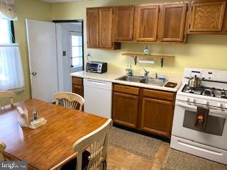 376 Amosland Road Holmes, PA 19043 - Photo 8 of 21 Kitchen