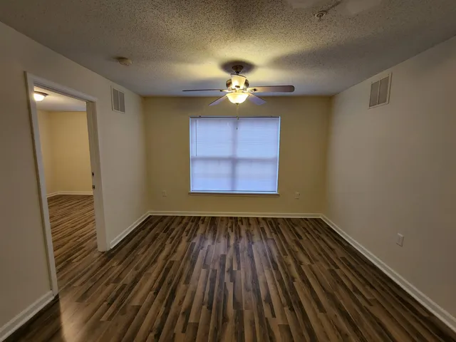 $1,250 | 3000 South Adams Street, Unit 214, Tallahassee, FL 32301