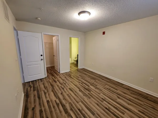 $1,250 | 3000 South Adams Street, Unit 214, Tallahassee, FL 32301