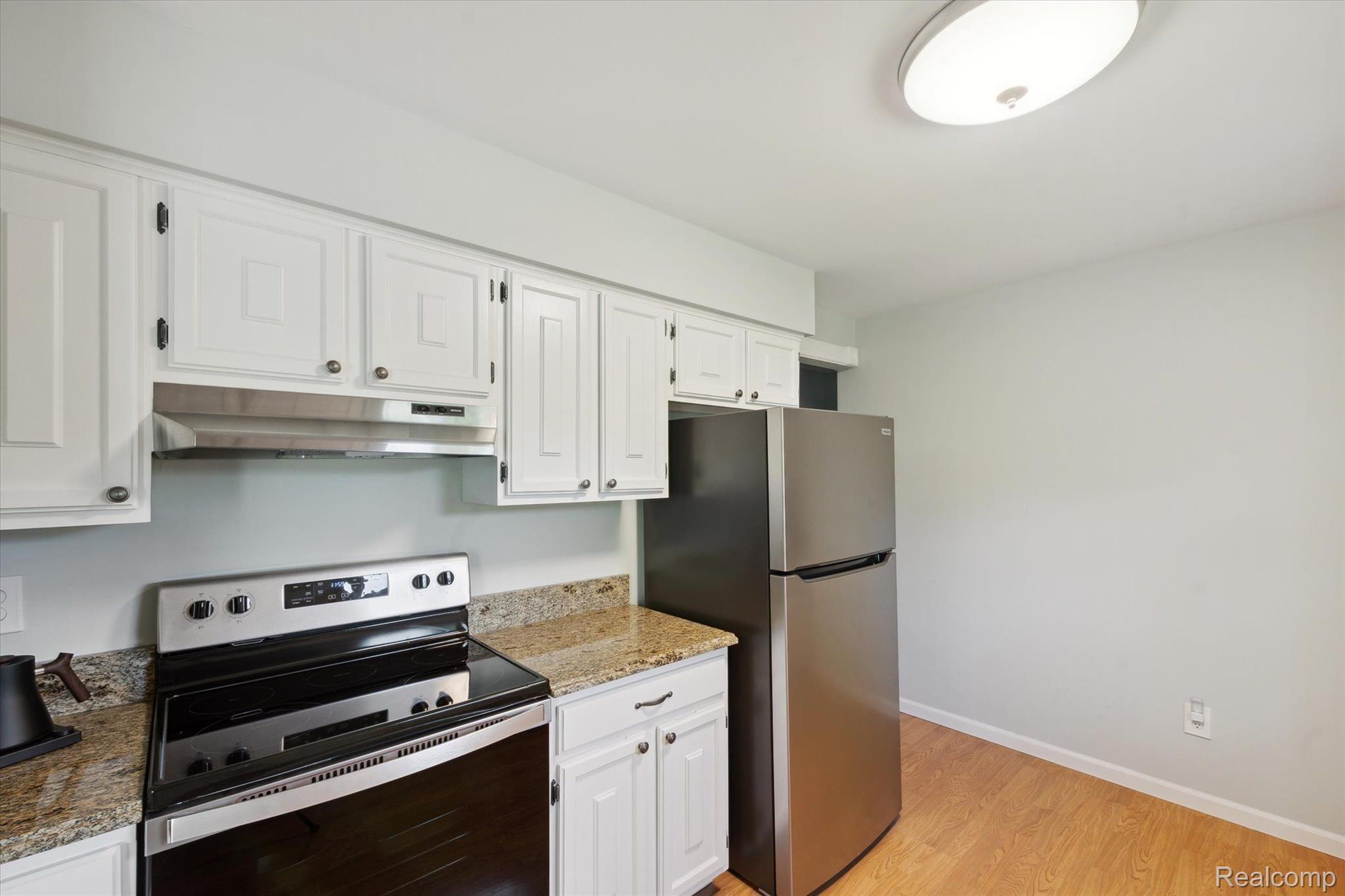5307 North Seymour Road Flushing, MI 48433 - Photo 17 of 33 Matching stainless steel and black appliances.