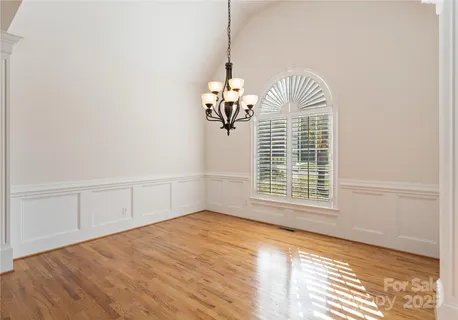 a view of empty room with window