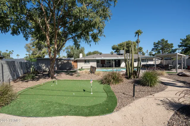 $974,500 | 811 West Linger Lane, Phoenix, AZ 85021