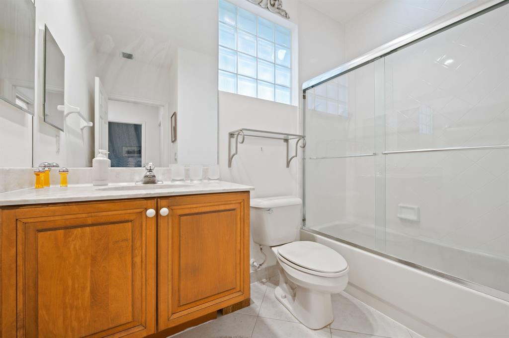 6710 Vía Roma Delray Beach, FL 33446 - Photo 19 of 35 a bathroom with a toilet a sink and a bathtub