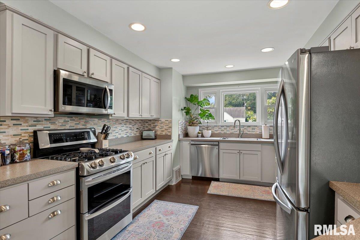 1629 Reed Avenue Springfield, IL 62704 - Photo 7 of 41 Gallery Image 7