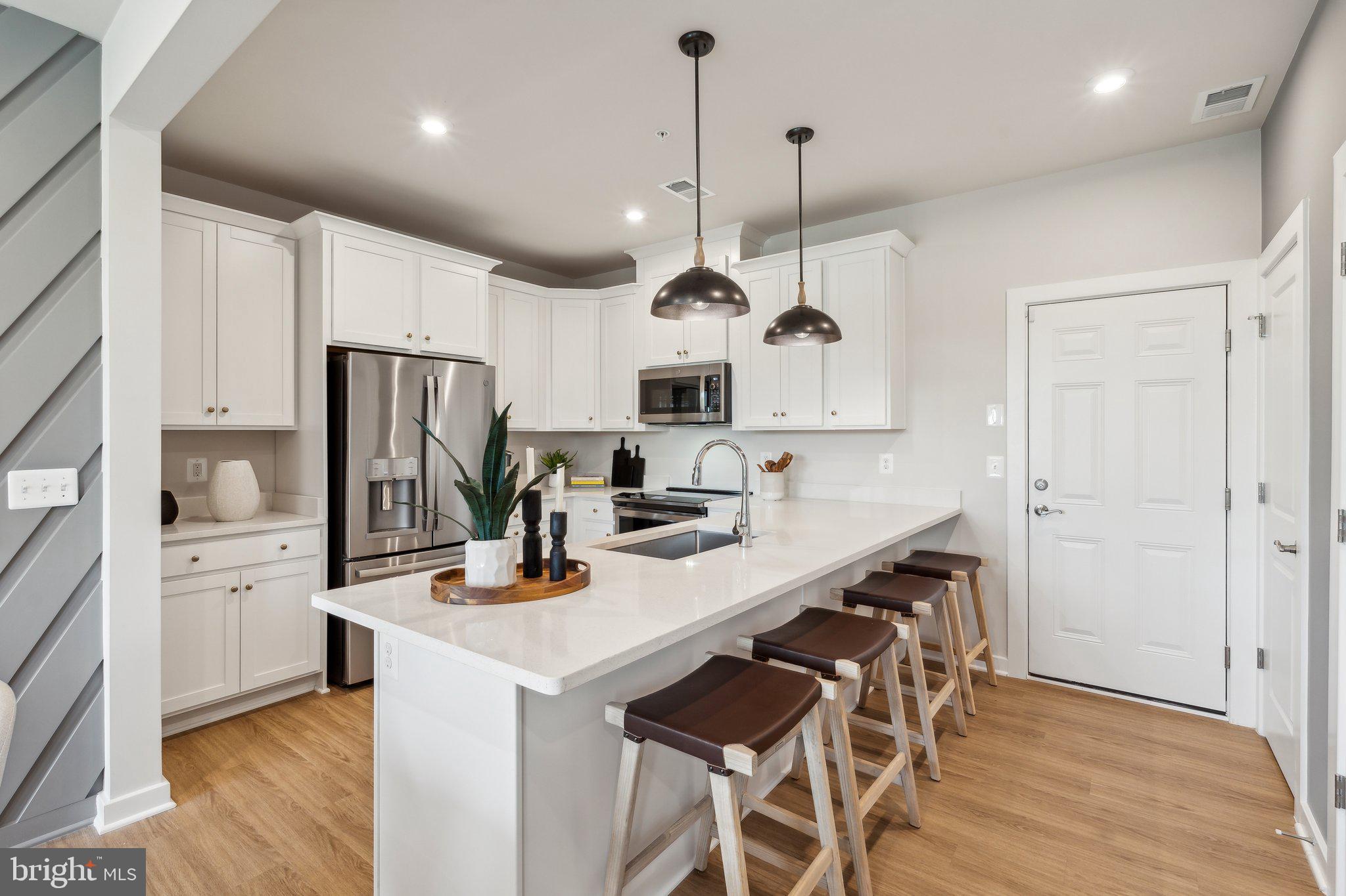 1043 Inferno Terrace Southeast Leesburg, VA 20175 - Photo 2 of 33