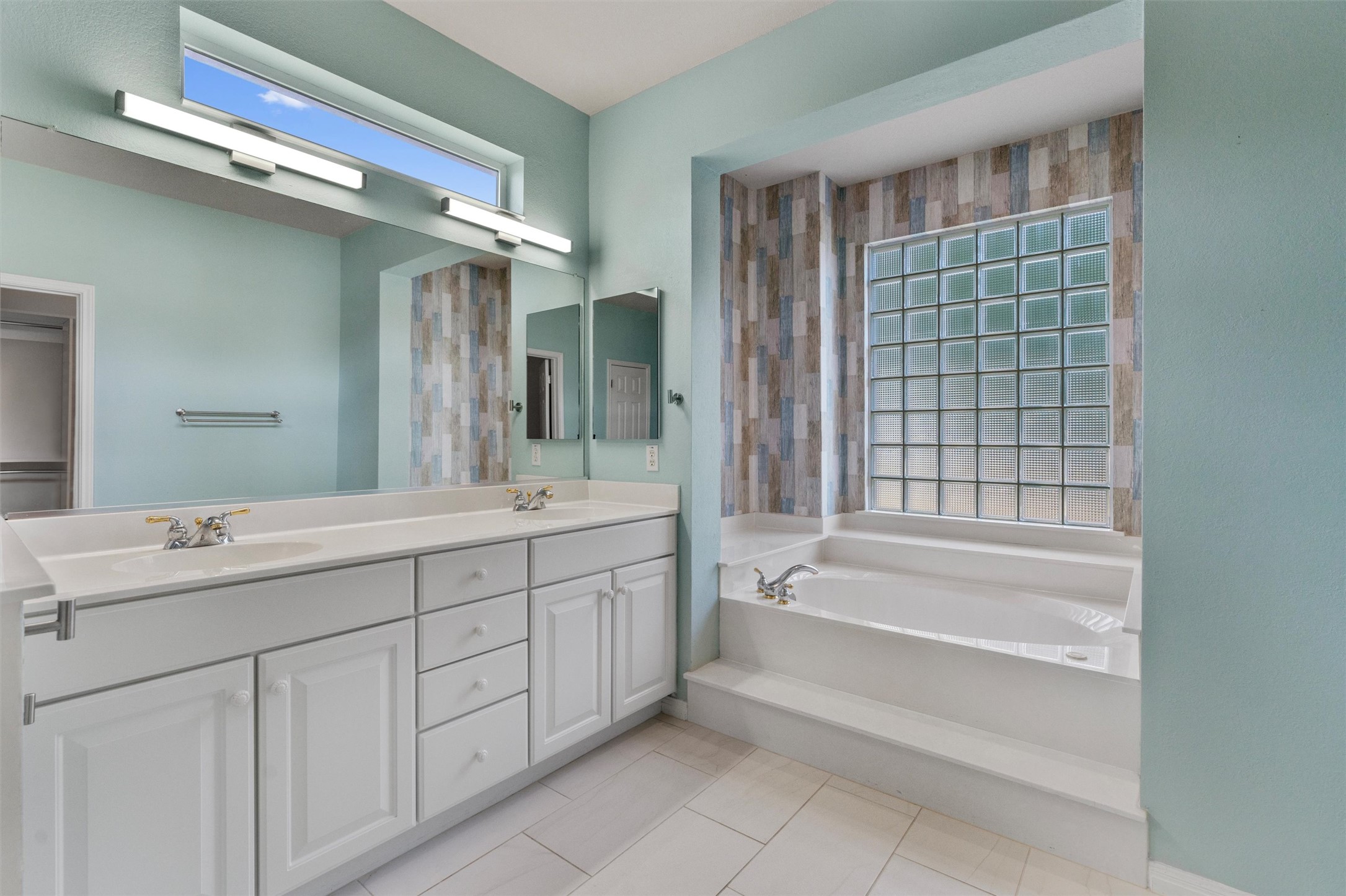 122 Nolan Drive Georgetown, TX 78633 - Photo 20 of 35 a bathroom with a tub sink and mirror