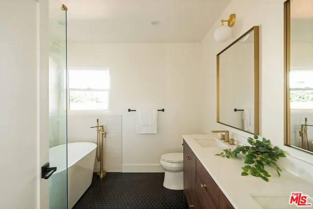 $1,495,000 | 4606 10th Avenue, Los Angeles, CA 90043