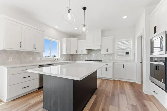 $699,900 | 1280 Ardcurra Row, Rosemount, MN 55068