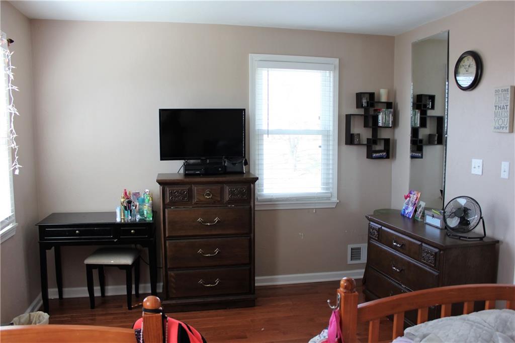 1412 Brinton Road Pittsburgh, PA 15221 - Photo 14 of 25 Alternate view of 2nd bedroom.