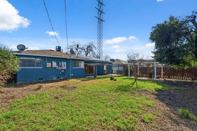 $300,000 | 3117 North 8th Street, Fresno, CA 93703