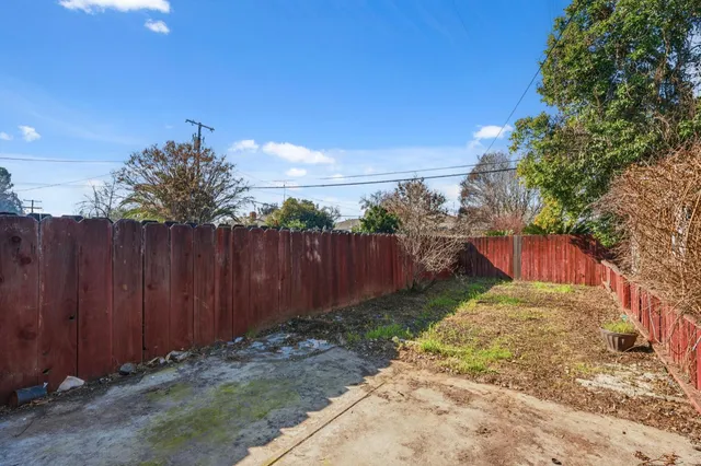 $300,000 | 3117 North 8th Street, Fresno, CA 93703