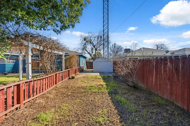 $300,000 | 3117 North 8th Street, Fresno, CA 93703