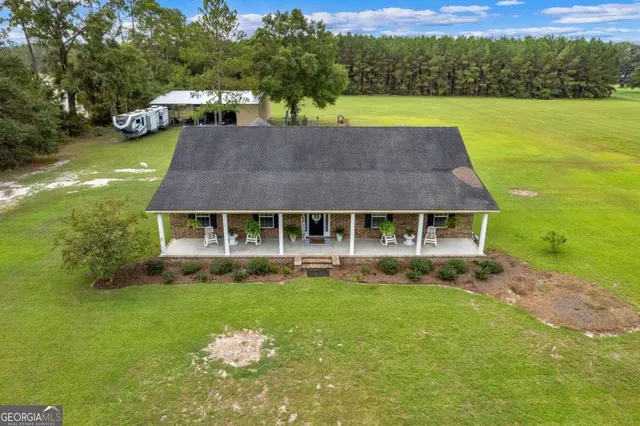 a view of a house with a backyard