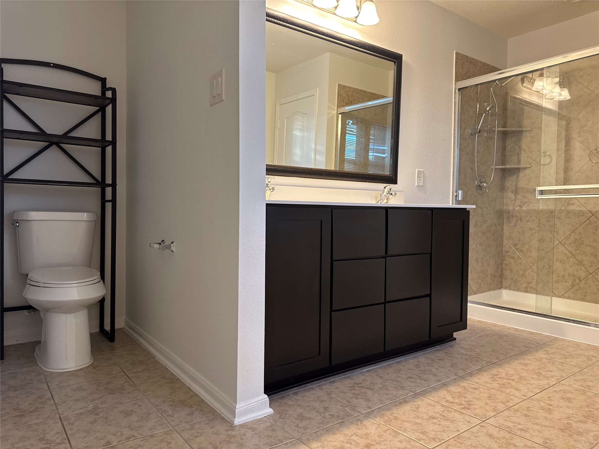 15815 Copper Oak Lane Houston, TX 77084 - Photo 17 of 33 a room that has a toilet and a window in it