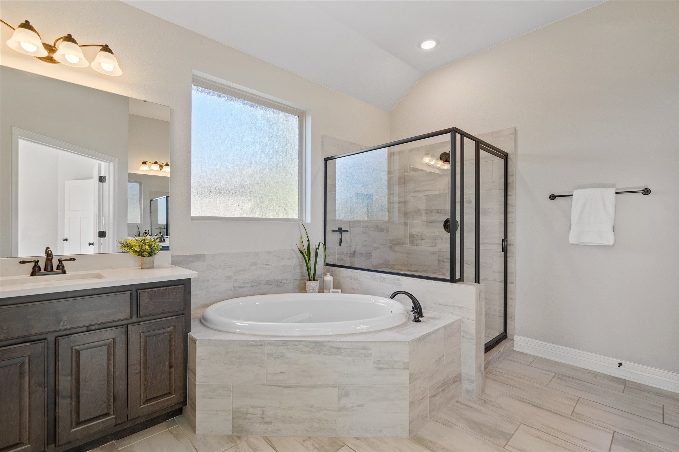 17805 Limestone Spring Lane Austin, TX 78738 - Photo 21 of 39 Primary Bath