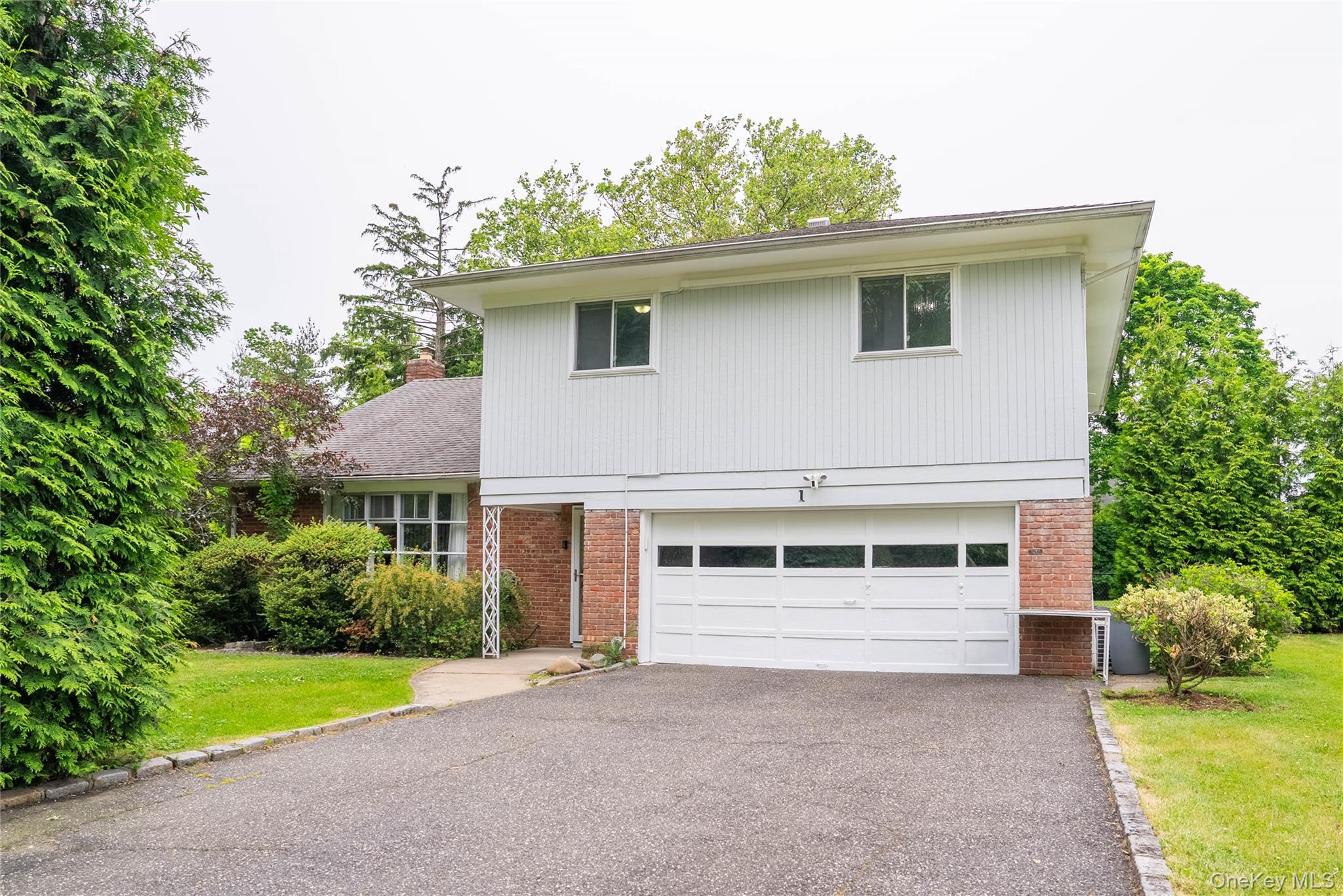 1 Horizon Road Great Neck, NY 11020 - Photo 2 of 21