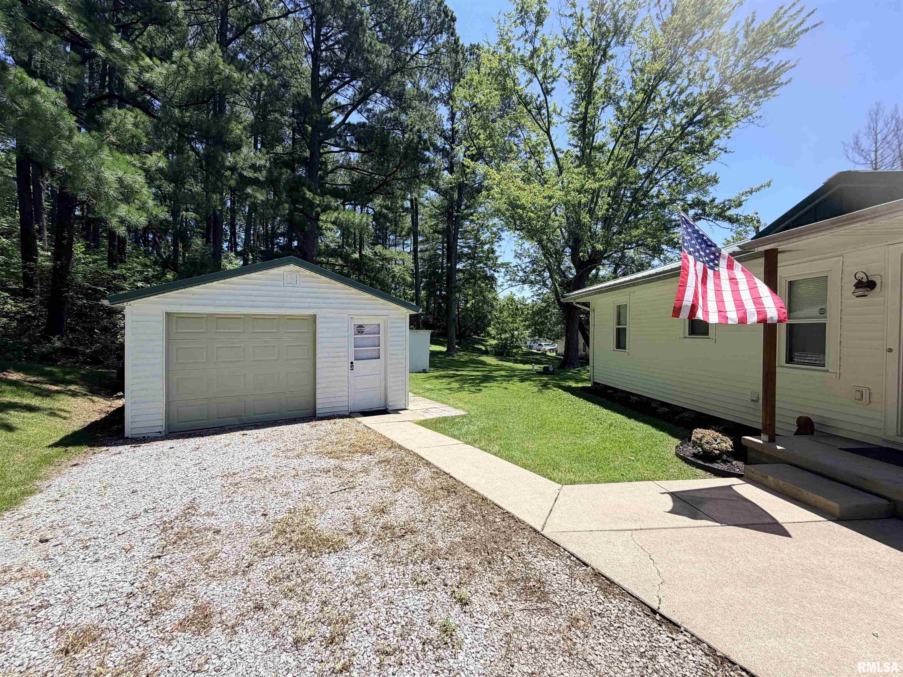 324 East Ash Street Cobden, IL 62920 - Photo 5 of 36