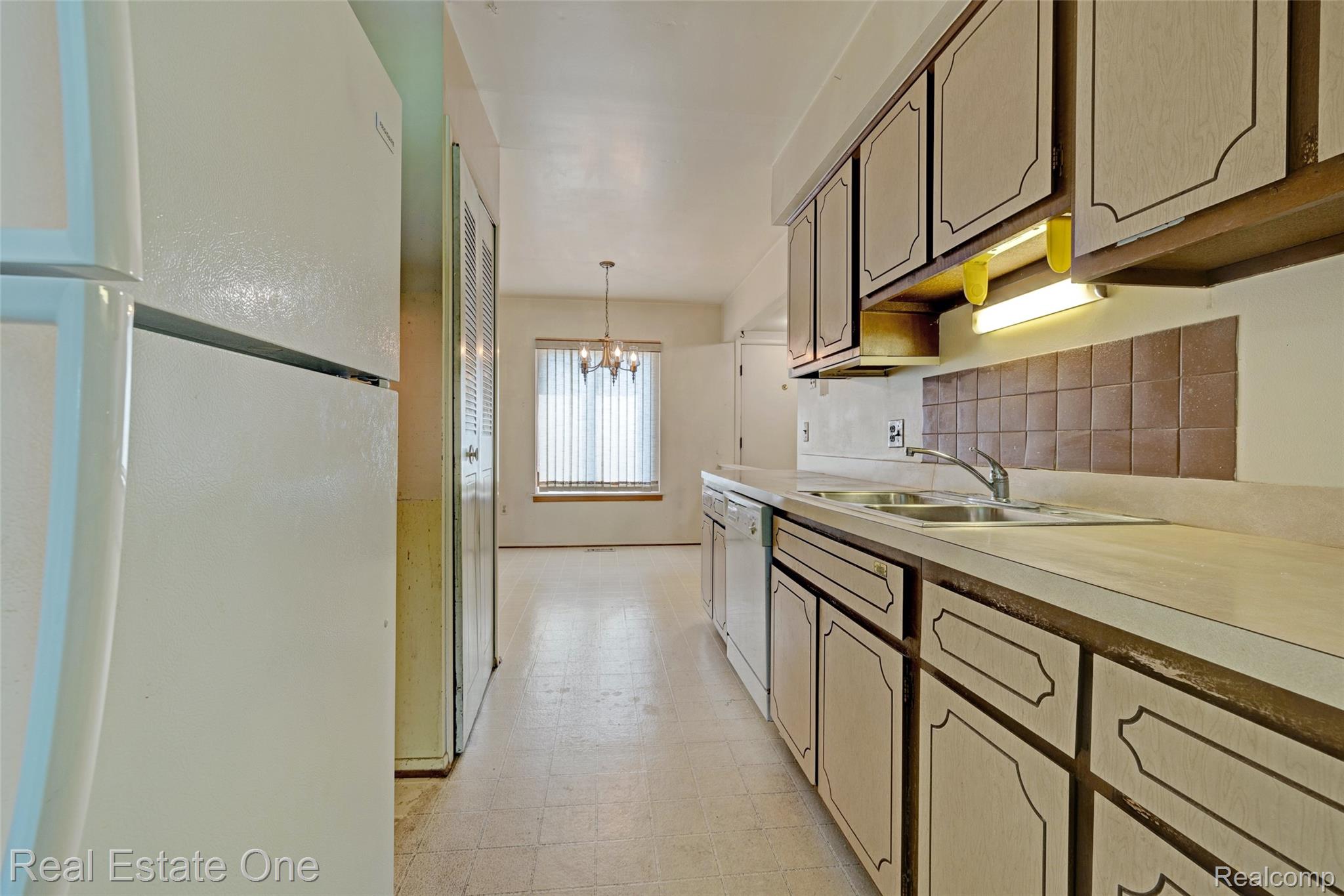 4456 15 Mile Road Sterling Heights, MI 48310 - Photo 9 of 31 9) Kitchen.jpg