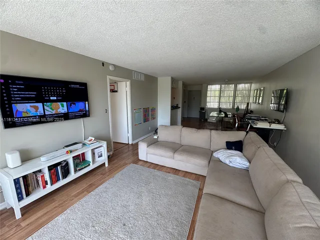 $1,950 | 7011 Environ Boulevard, Unit 314, Lauderhill, FL 33319