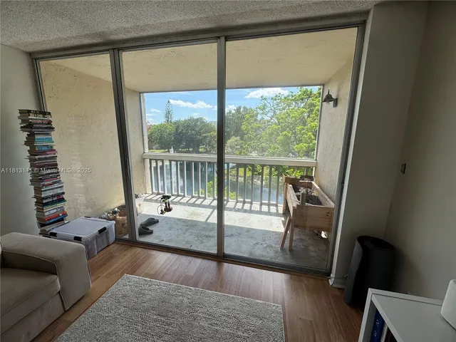 $1,950 | 7011 Environ Boulevard, Unit 314, Lauderhill, FL 33319