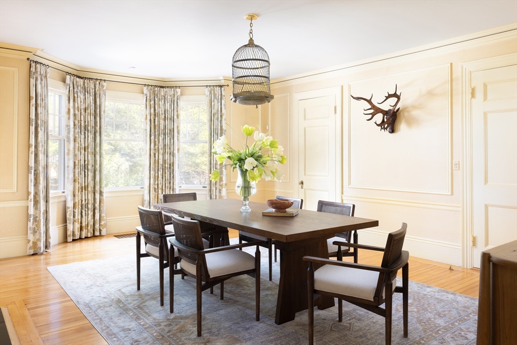 27 Suffolk Road Newton, MA 02467 - Photo 5 of 20