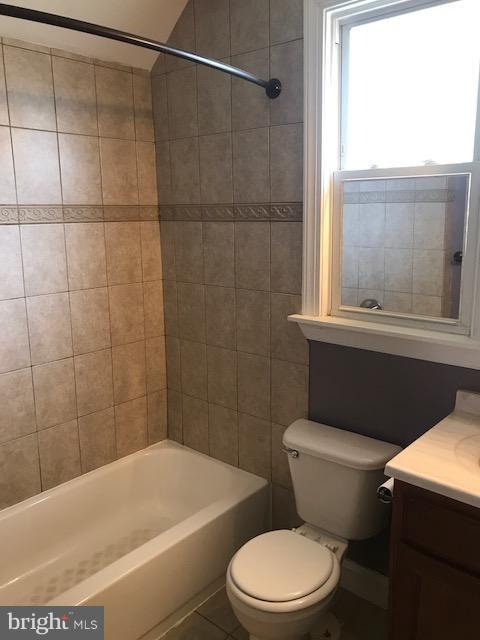 12 Hillside Road Baltimore, MD 21228 - Photo 6 of 8 Bath