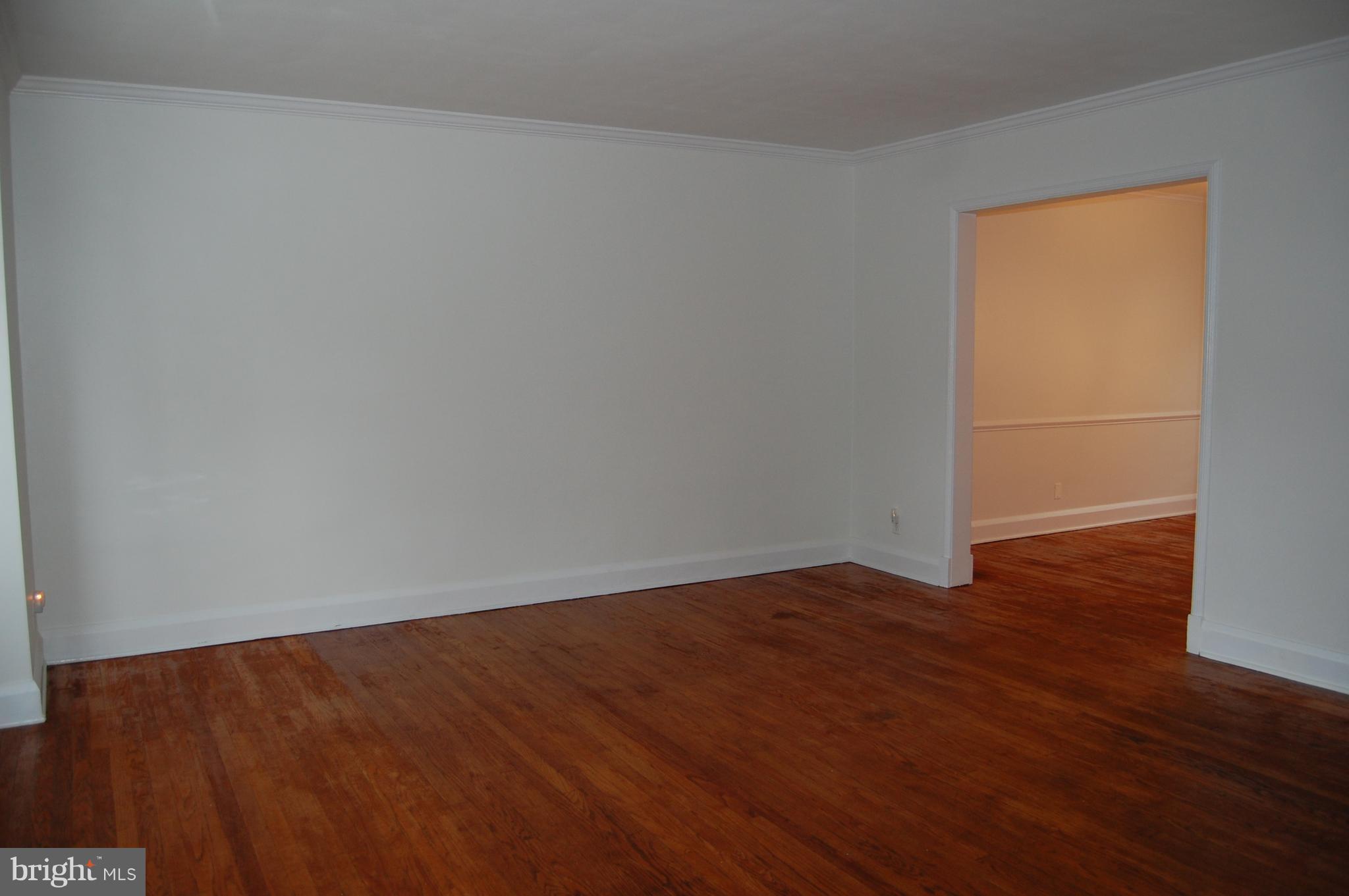 1512 Shadyside Road Baltimore, MD 21218 - Photo 3 of 15 Living Room