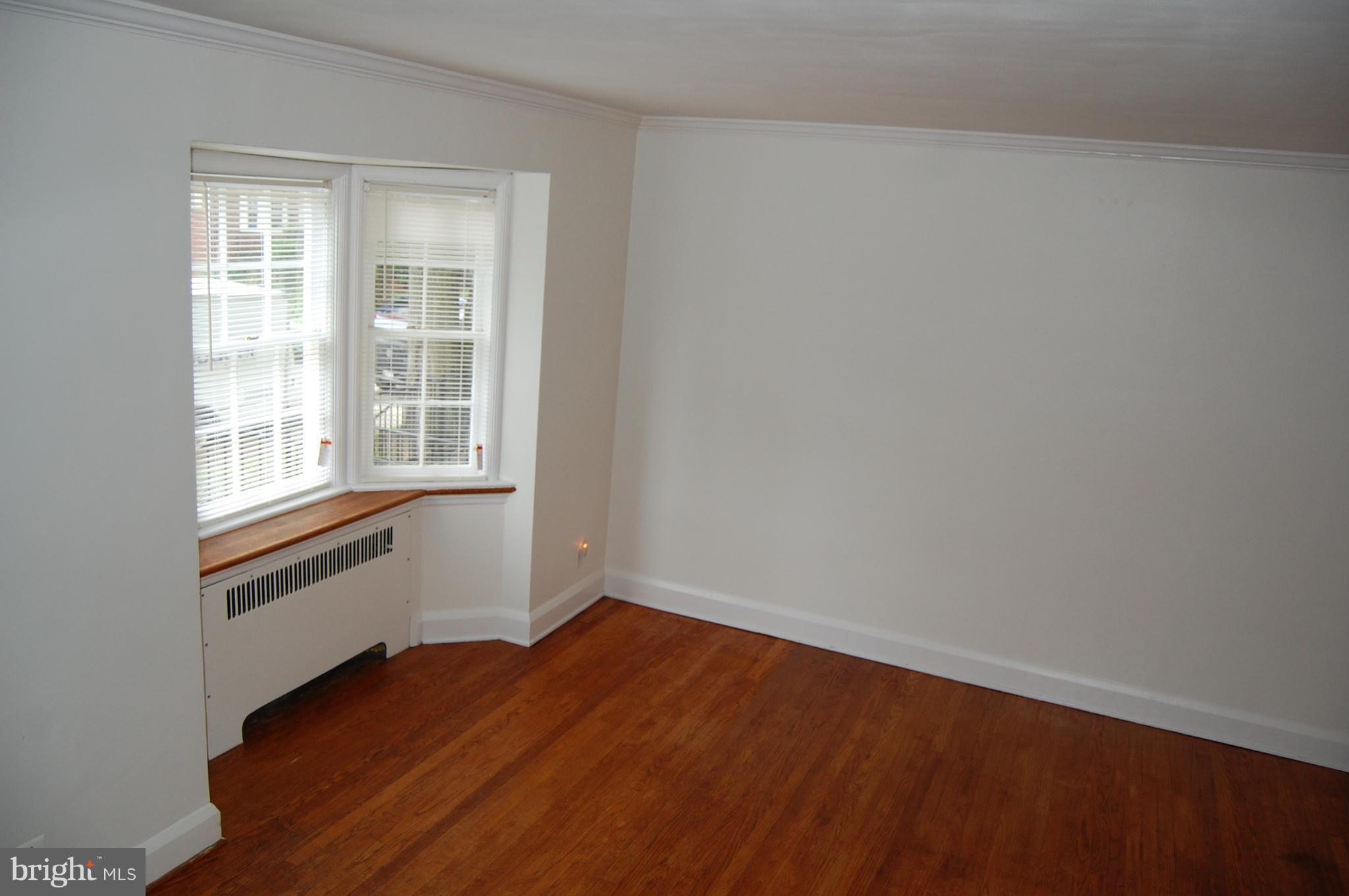 1512 Shadyside Road Baltimore, MD 21218 - Photo 4 of 15 Living Room