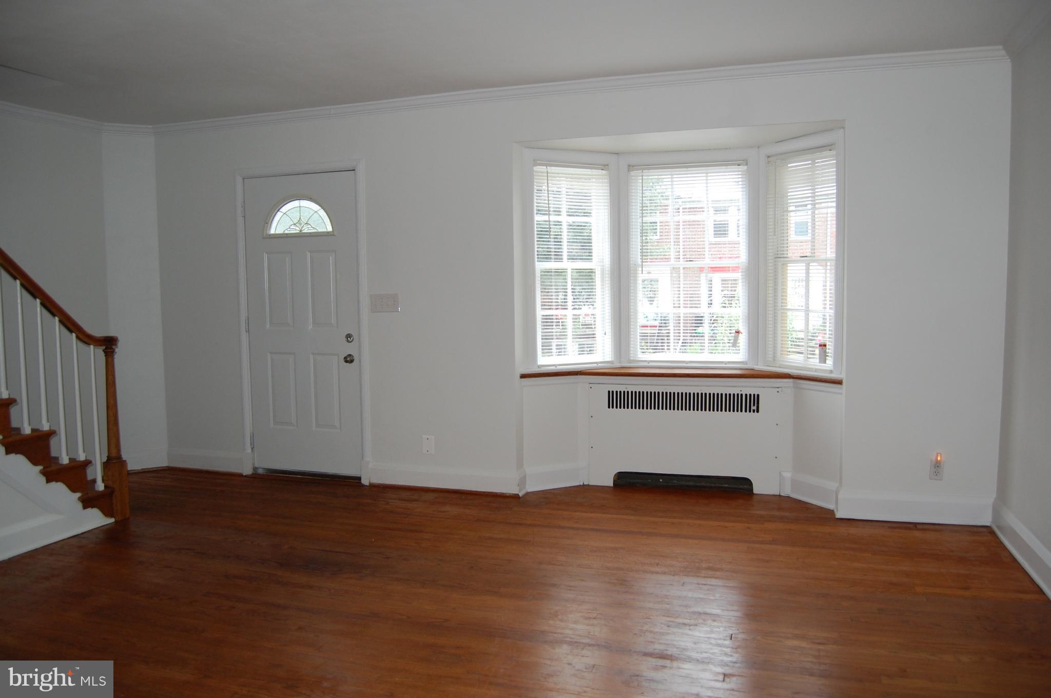 1512 Shadyside Road Baltimore, MD 21218 - Photo 5 of 15 Living Room