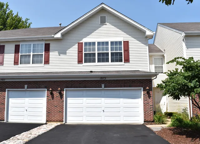 $249,900 | 1973 Crestview Circle, Romeoville, IL 60446