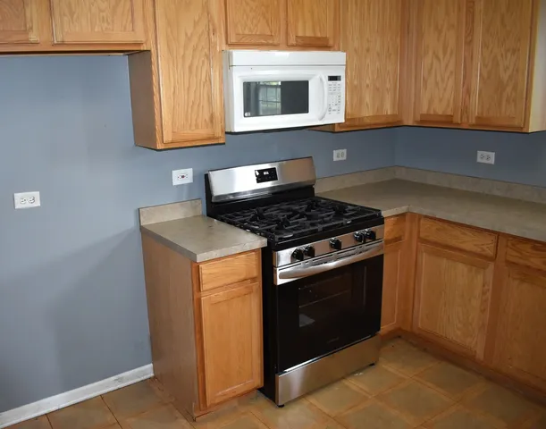 $249,900 | 1973 Crestview Circle, Romeoville, IL 60446