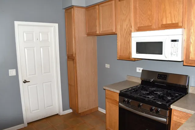 $249,900 | 1973 Crestview Circle, Romeoville, IL 60446