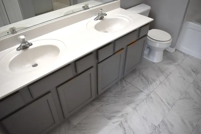 $249,900 | 1973 Crestview Circle, Romeoville, IL 60446