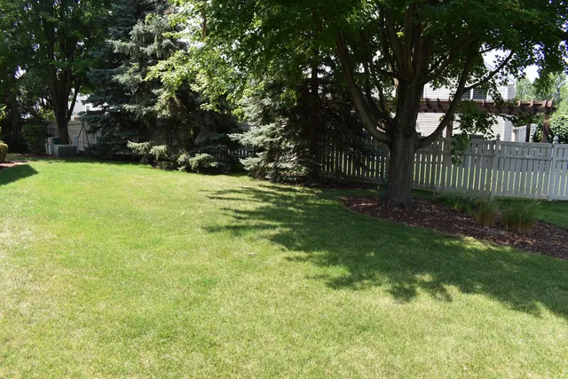 $249,900 | 1973 Crestview Circle, Romeoville, IL 60446