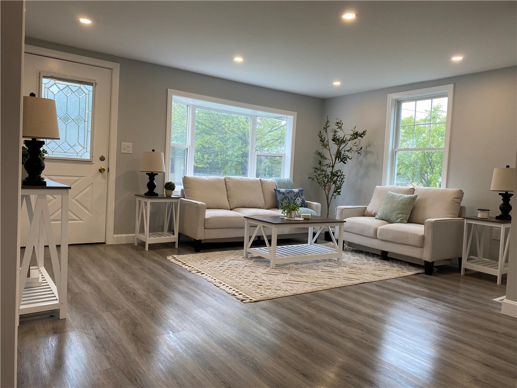 170 Bartlett Drive Warwick, RI 02886 - Photo 2 of 14