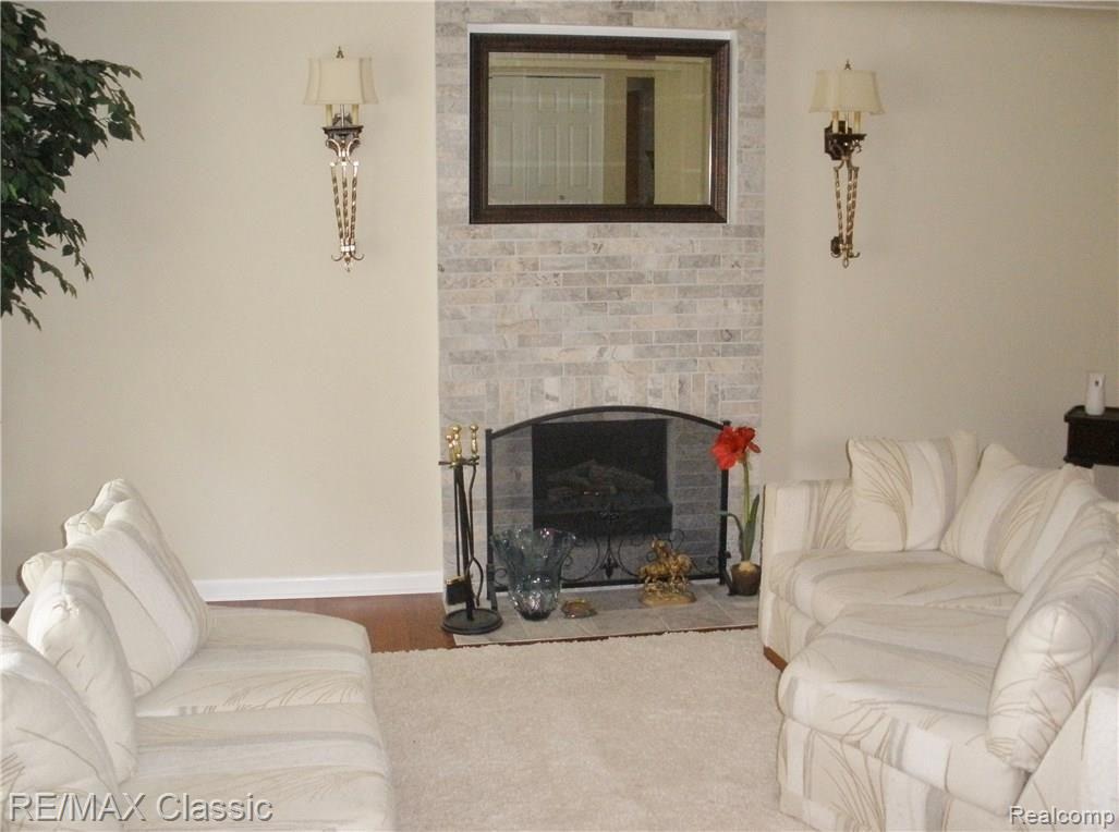 849 Briar Court Rochester, MI 48309 - Photo 4 of 27 P1012214.JPG
