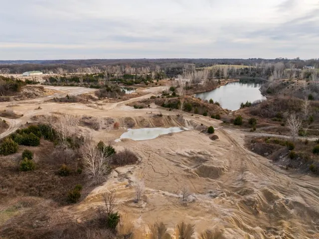 $3,952,000 | 35900 10th Highway, Rayville, MO 64084