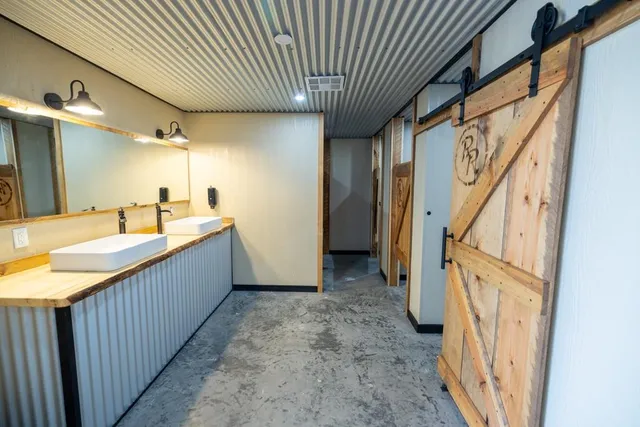 $3,952,000 | 35900 10th Highway, Rayville, MO 64084